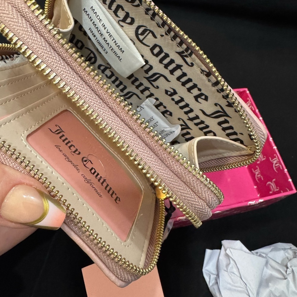 Juicy Couture Blush Pink Wallet with Gold Logo - Picture 4 of 4
